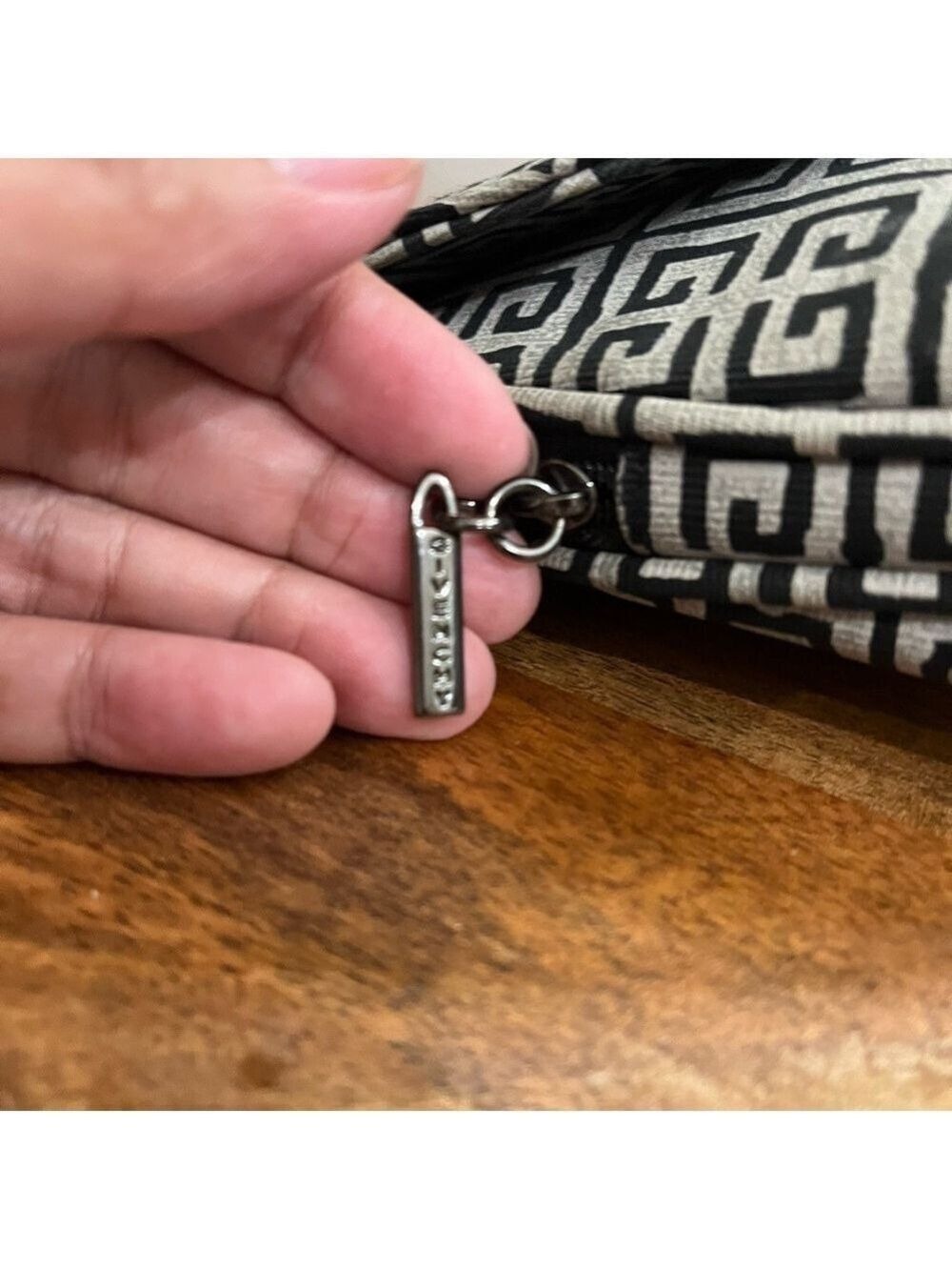 GIVENCHY NOVELTY POUCH - Picture 8 of 14